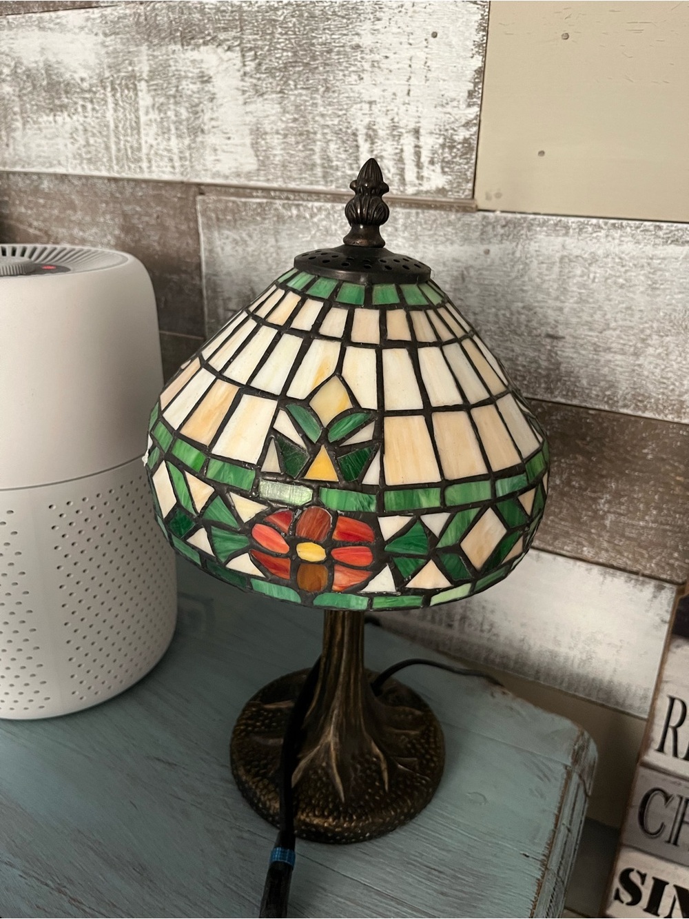 Stained Glass Accent Table Lamp in Green, Cream and Red